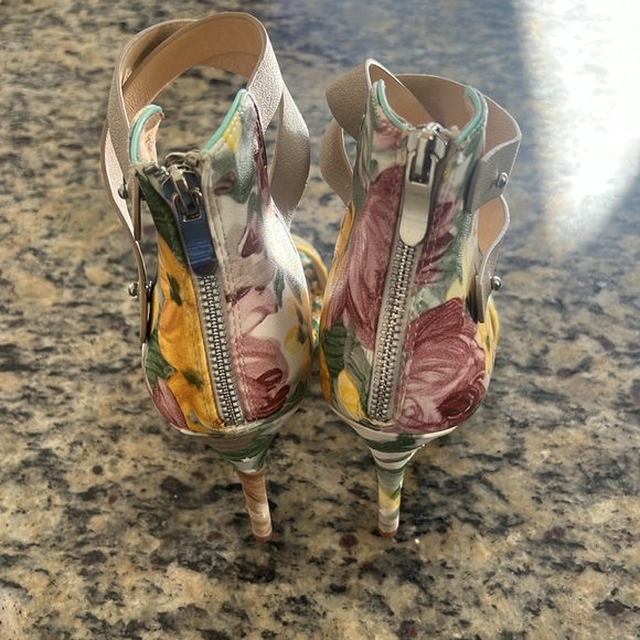 Chinese Laundry - Picture 4 of 6